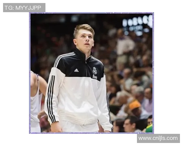 日本足球明星帅气风采展现魅力球场引领潮流风尚